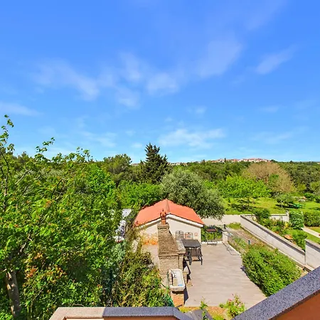 Apartmán Spacious Lana In A Quiet Area Of